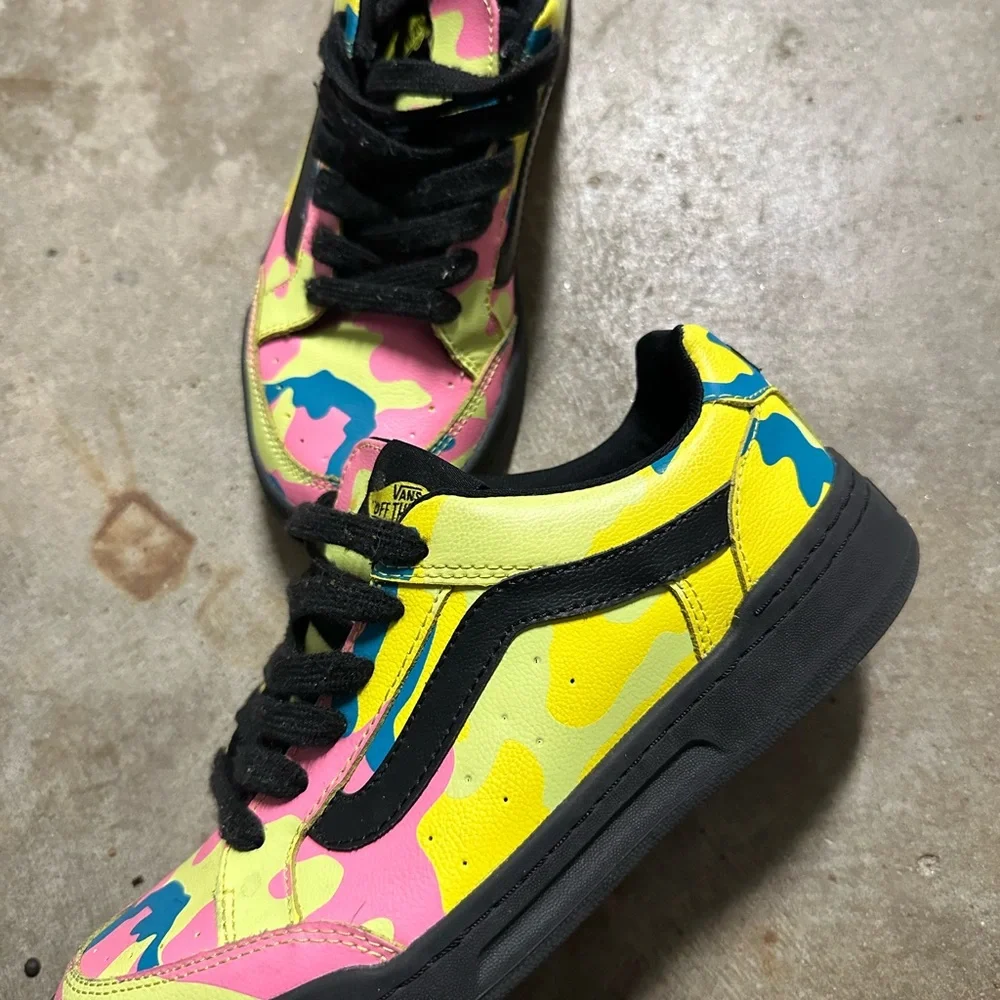 Vans - Picture 2 of 4